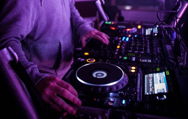 DJ1